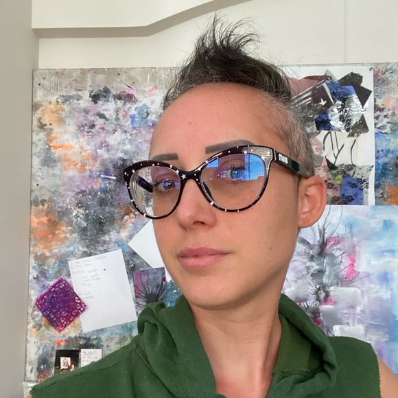 Meet your Posher, Valerie - Picture 1 of 2